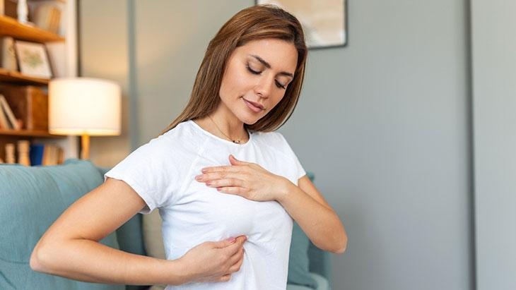 Un symptôme détecté tôt peut sauver des vies ! Il existe six signes précoces du cancer du sein.