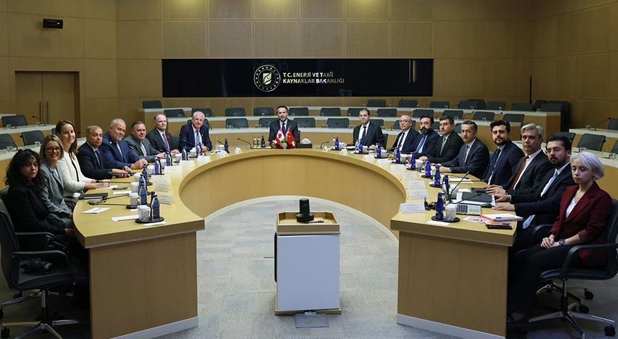 Minister Bayraktar ontmoette Ian L. Edwards, president van AtkinsRealis