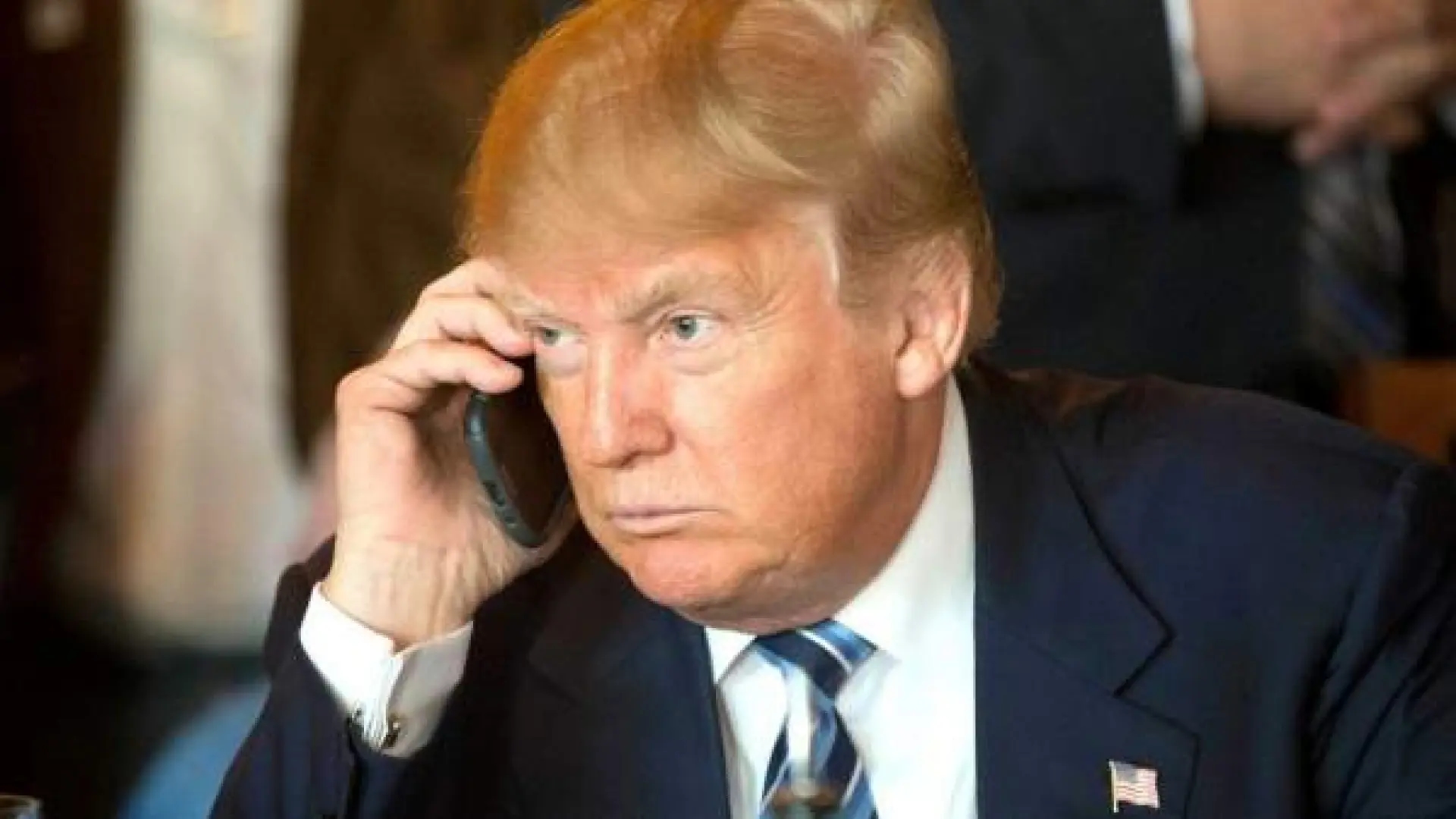 Trump kendi akıllı telefonunu piyasaya sürüyor: T1, "ABD'de tasarlanıp üretilen şık, altın kaplama bir telefon."