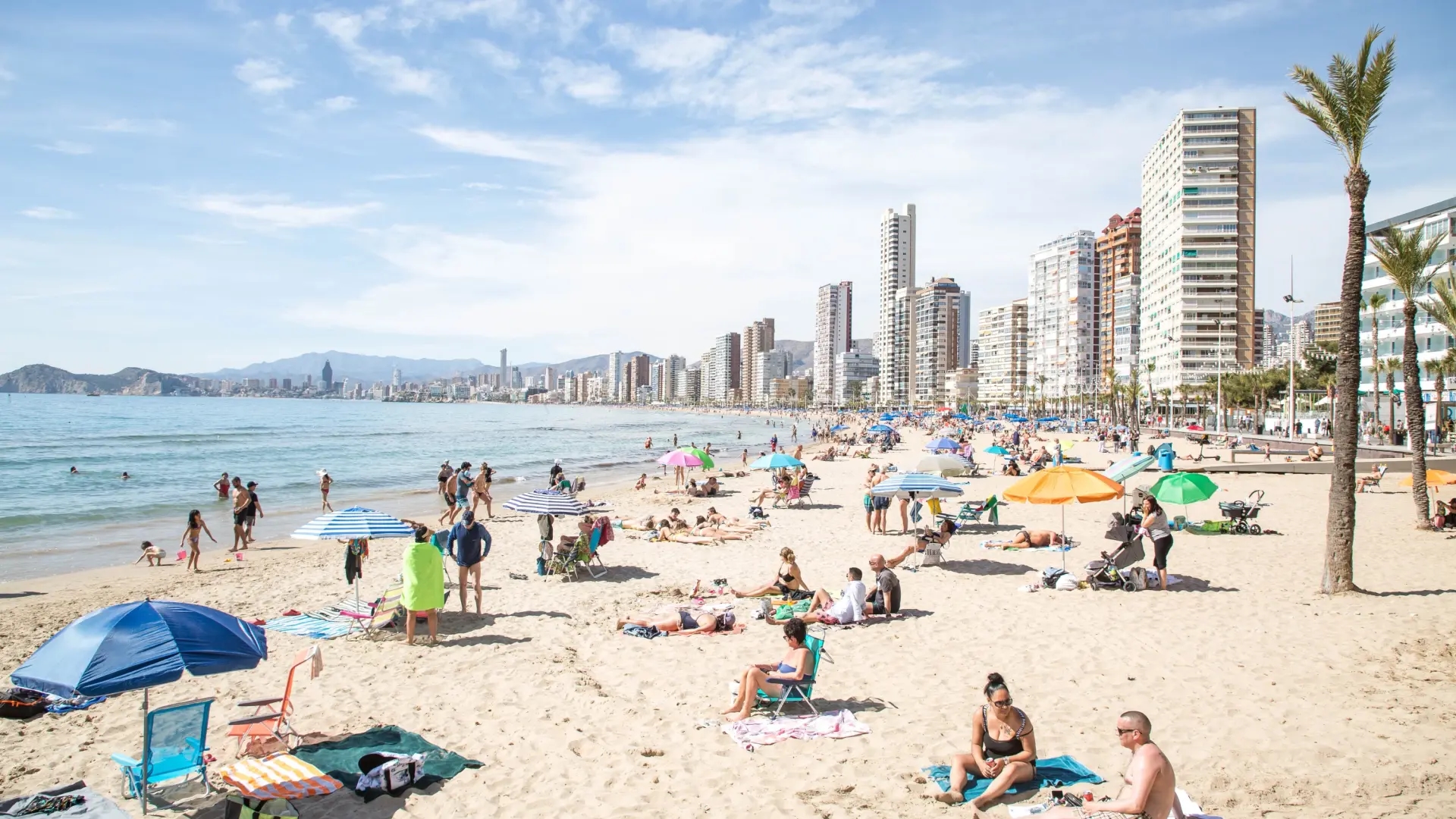 Een Britse man zegt tegen zijn landgenoten die naar Benidorm reizen: "Er is een soort taxi waarin je kunt stappen."