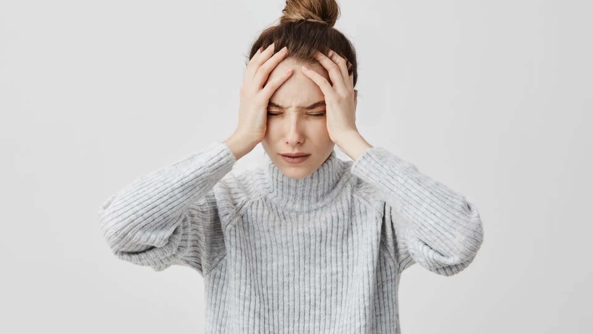 Neither ginger nor cold compresses: the natural remedy for migraines recommended by the OCU