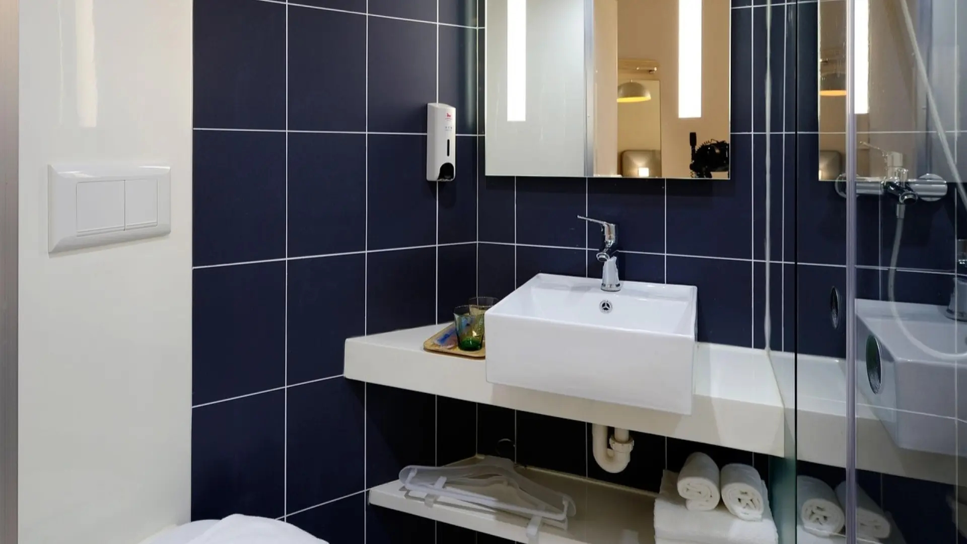 Voici les produits que vous ne devriez jamais ranger dans la salle de bain : « C'est l'un des pires endroits. »