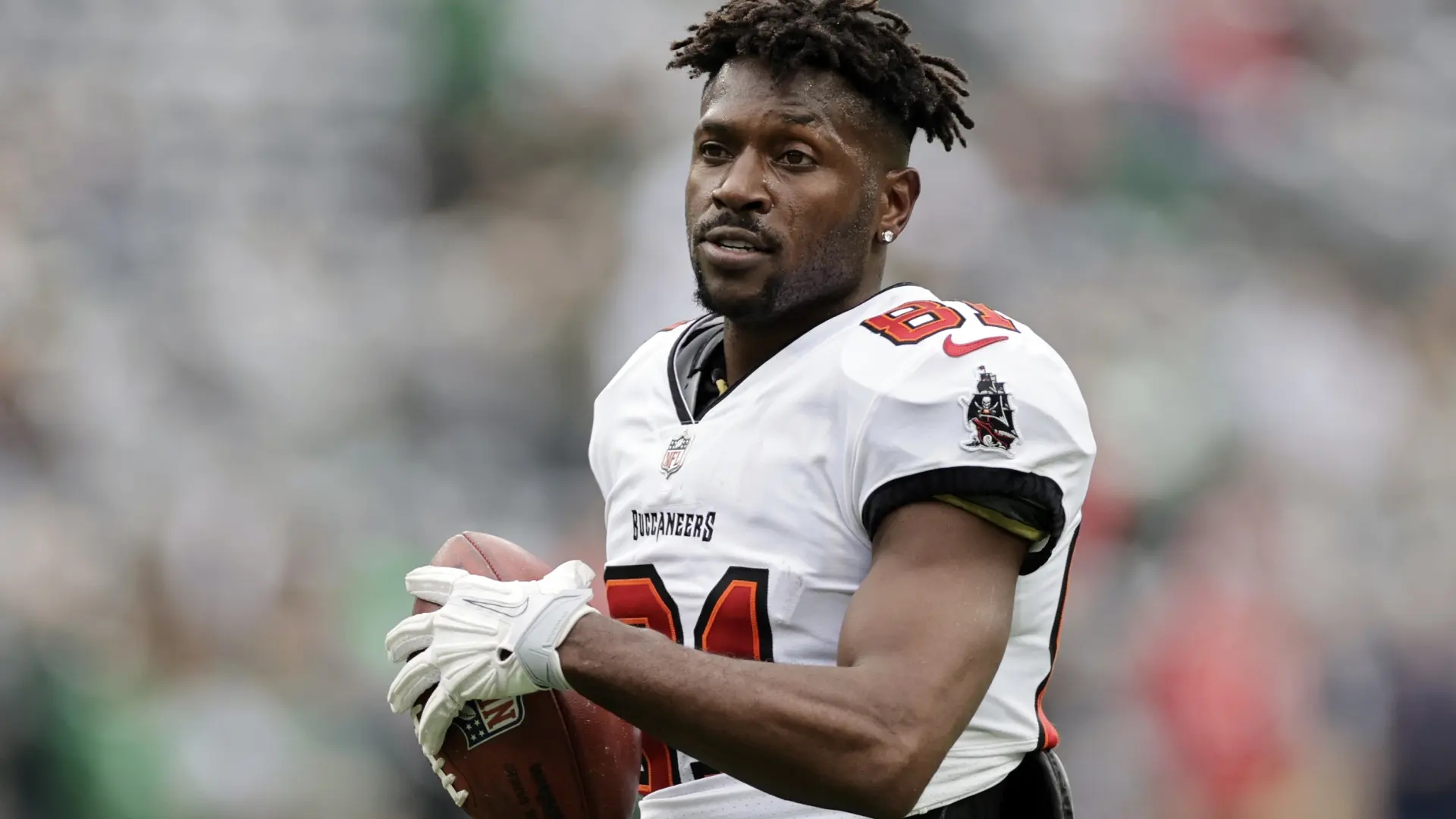 Były gwiazdor NFL Antonio Brown poszukiwany za usiłowanie morderstwa: policja uważa, że ​​uciekł ze Stanów Zjednoczonych