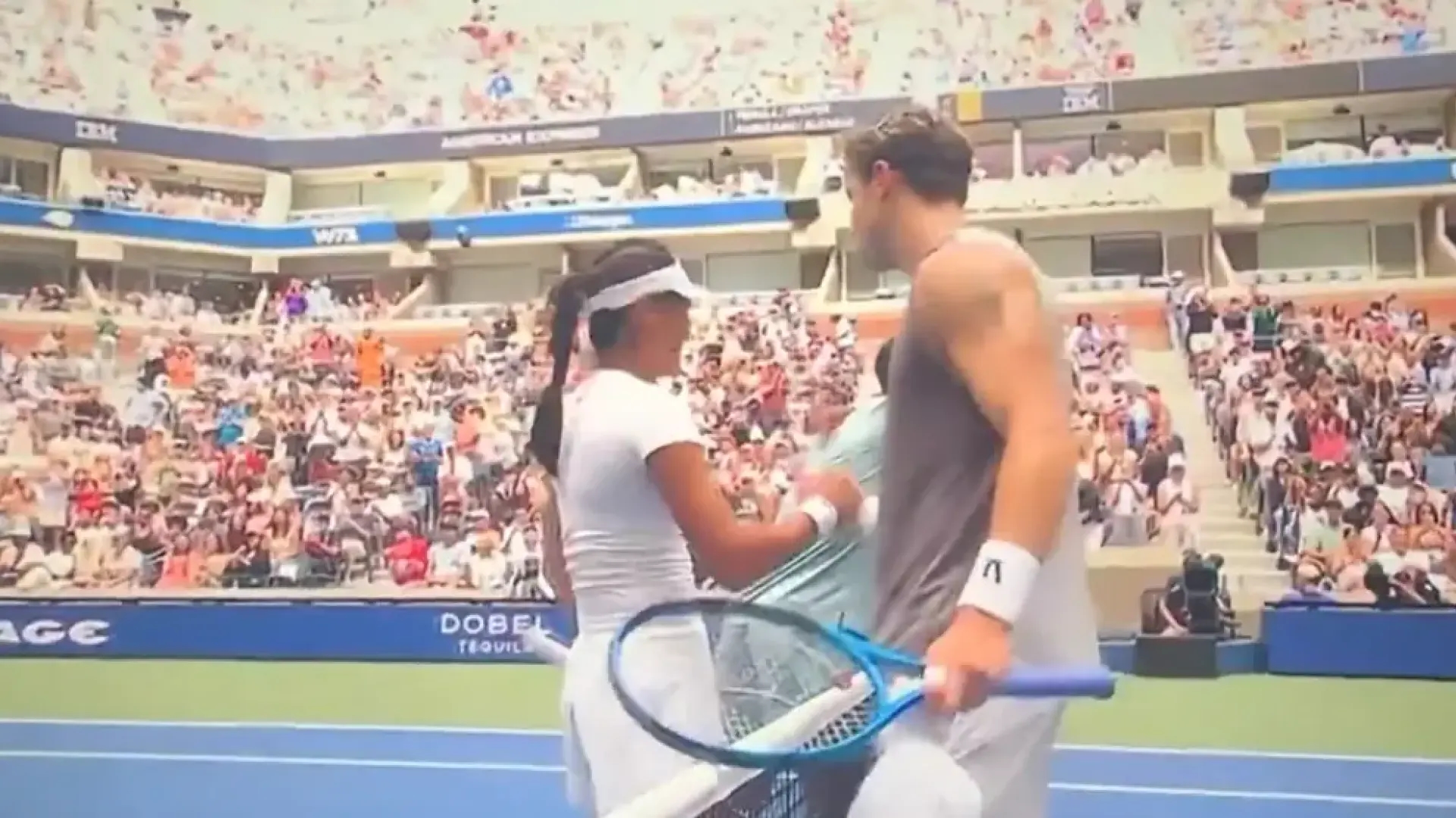 El tenso momento entre Raducanu y Draper delante de Alcaraz que copa el debate del US Open mixto: "Ella rechazó el abrazo"