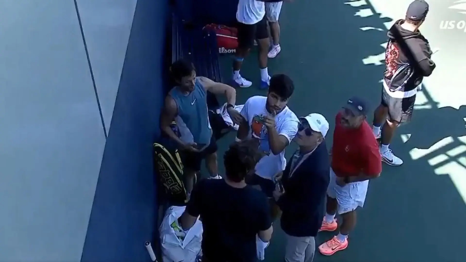 Carlos Alcaraz ergert zich aan de camera's en microfoons op de trainingsvelden van de US Open: "Je kunt alles horen."