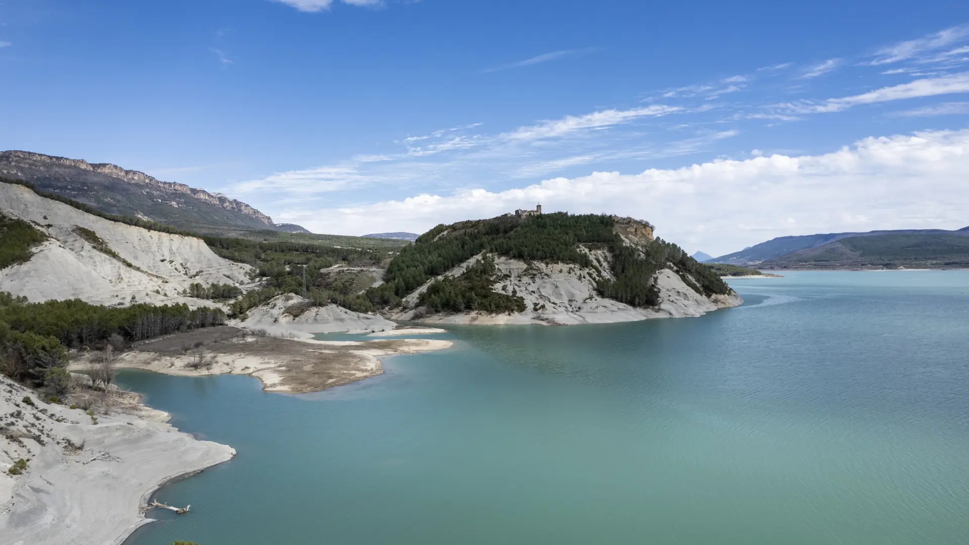 As imponentes águas azul-turquesa de Navarra, considerado o 'mar dos Pirenéus'