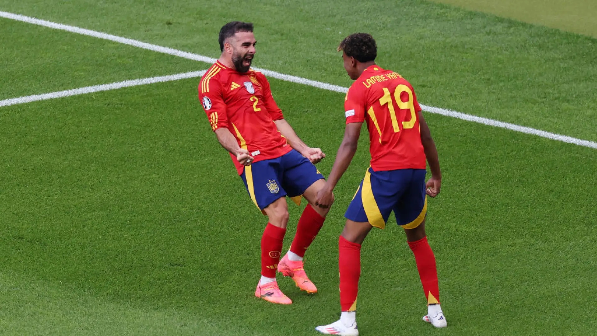 Defesa de Dani Carvajal para Lamine Yamal: "Não é fácil aceitar, mas ele está trabalhando duro e continua tendo atuações excepcionais."