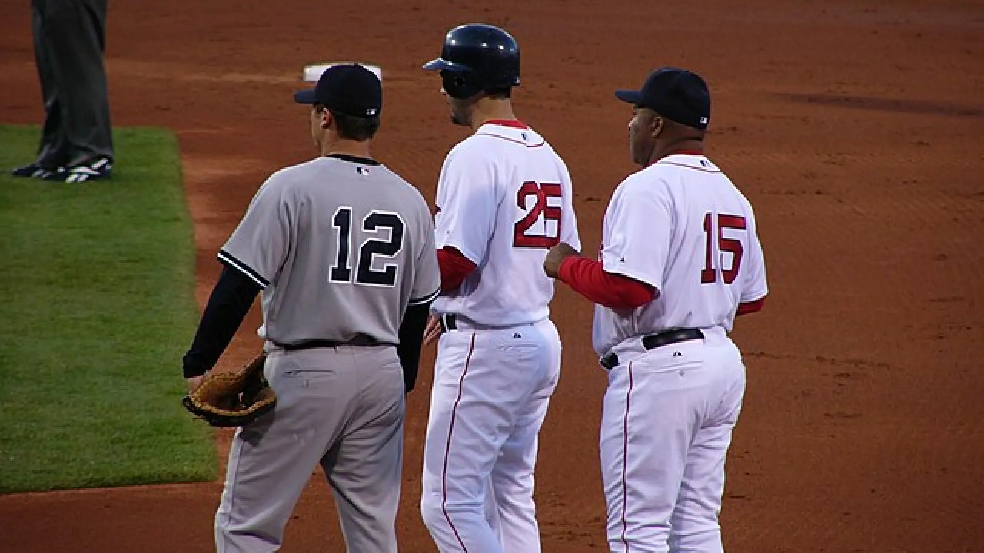 Çağlar boyu unutulmayacak formalar. New York Yankees ve Boston Red Sox'un isimsiz formaları.