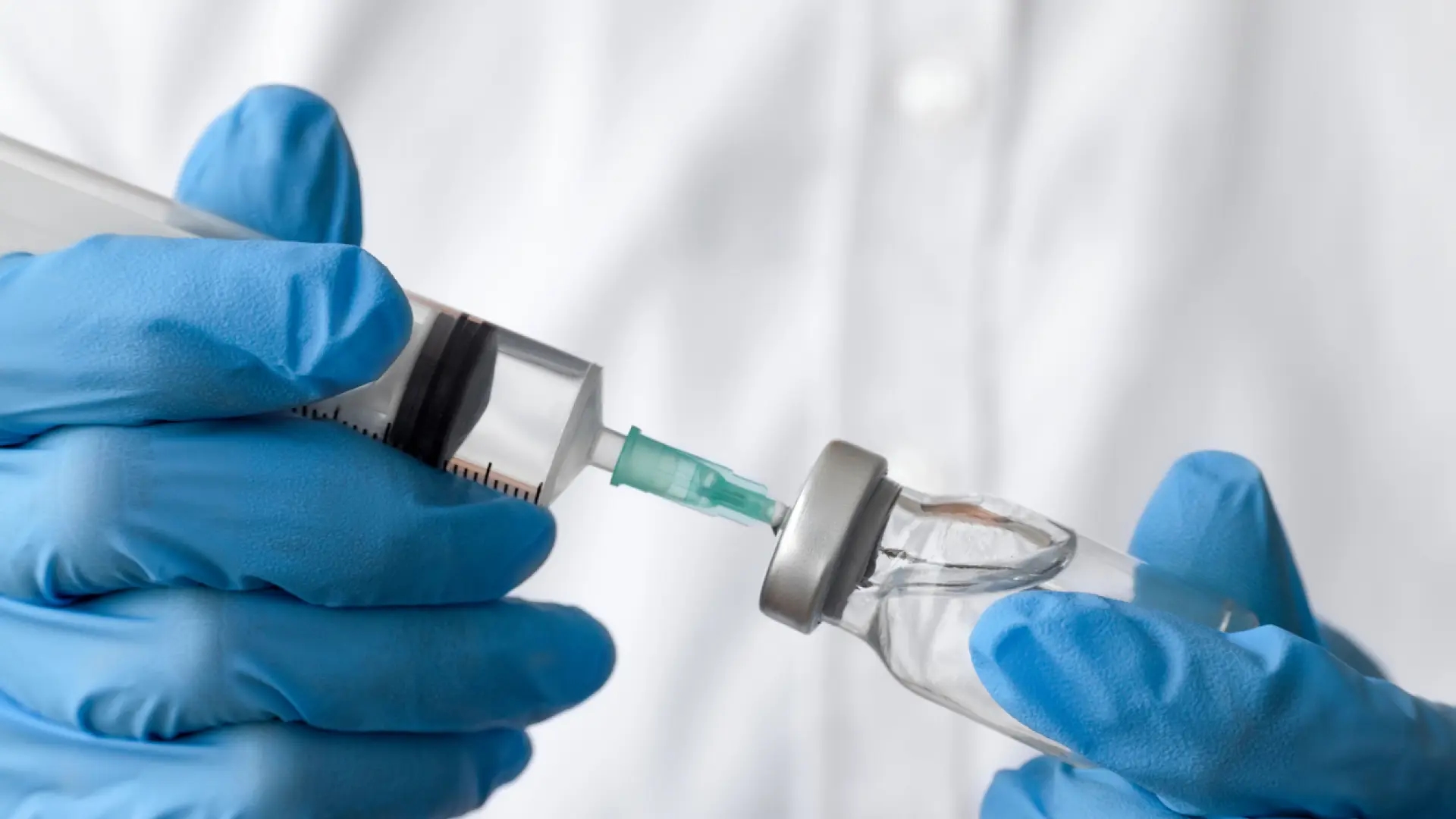 Een experimenteel intranasaal vaccin elimineert het COVID-19-virus bij muizen en kan de infectie volledig blokkeren.