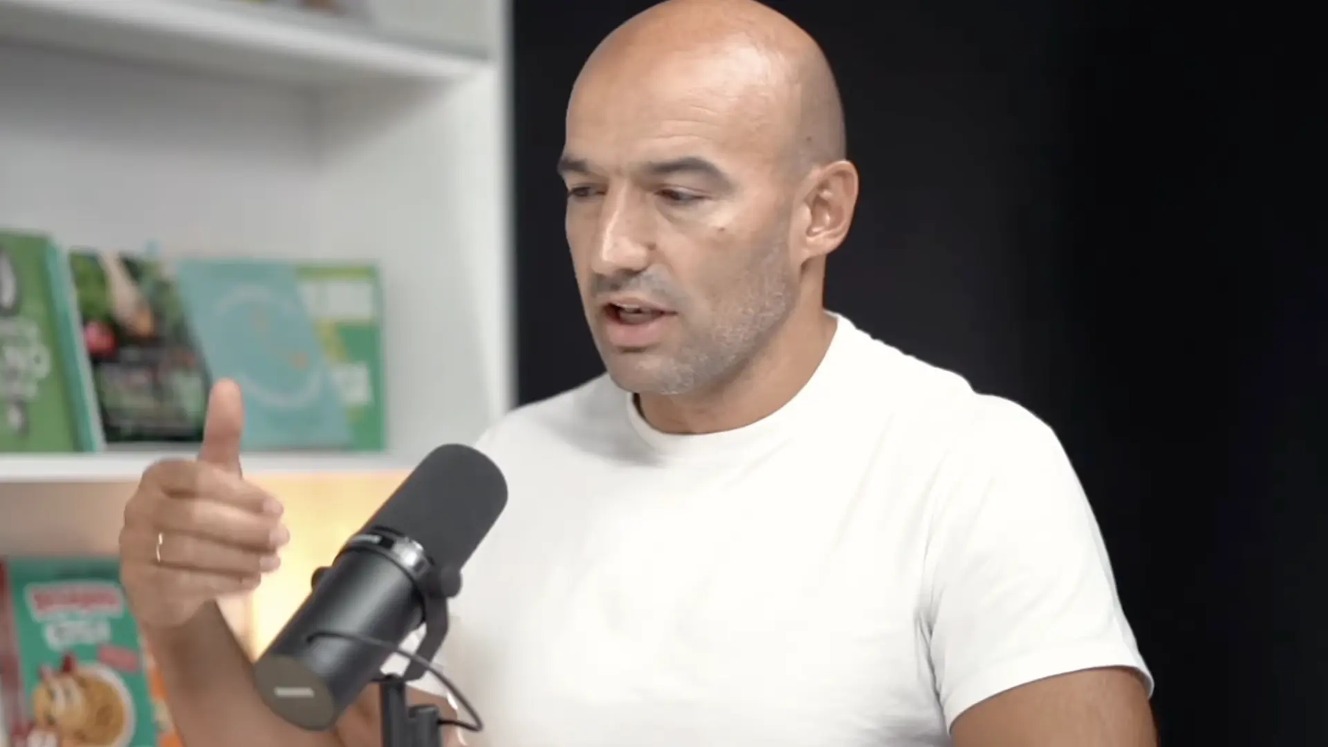 Jesús Serrano, fizjoterapeuta: „Kiedy czuję się przytłoczony stresem, odczuwam drżenie powiek i lewej nogi”.
