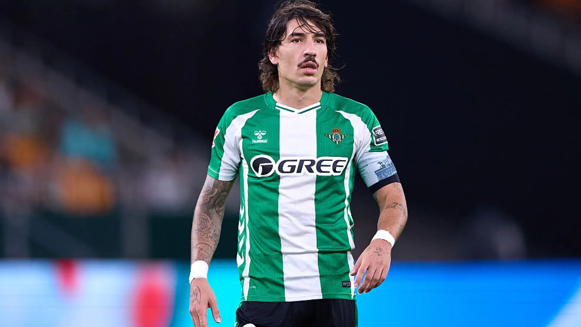 Héctor Bellerín otwarcie mówi o konflikcie w Strefie Gazy: „Widzimy to na naszych telefonach... jako piłkarze musimy zrobić o wiele więcej”.