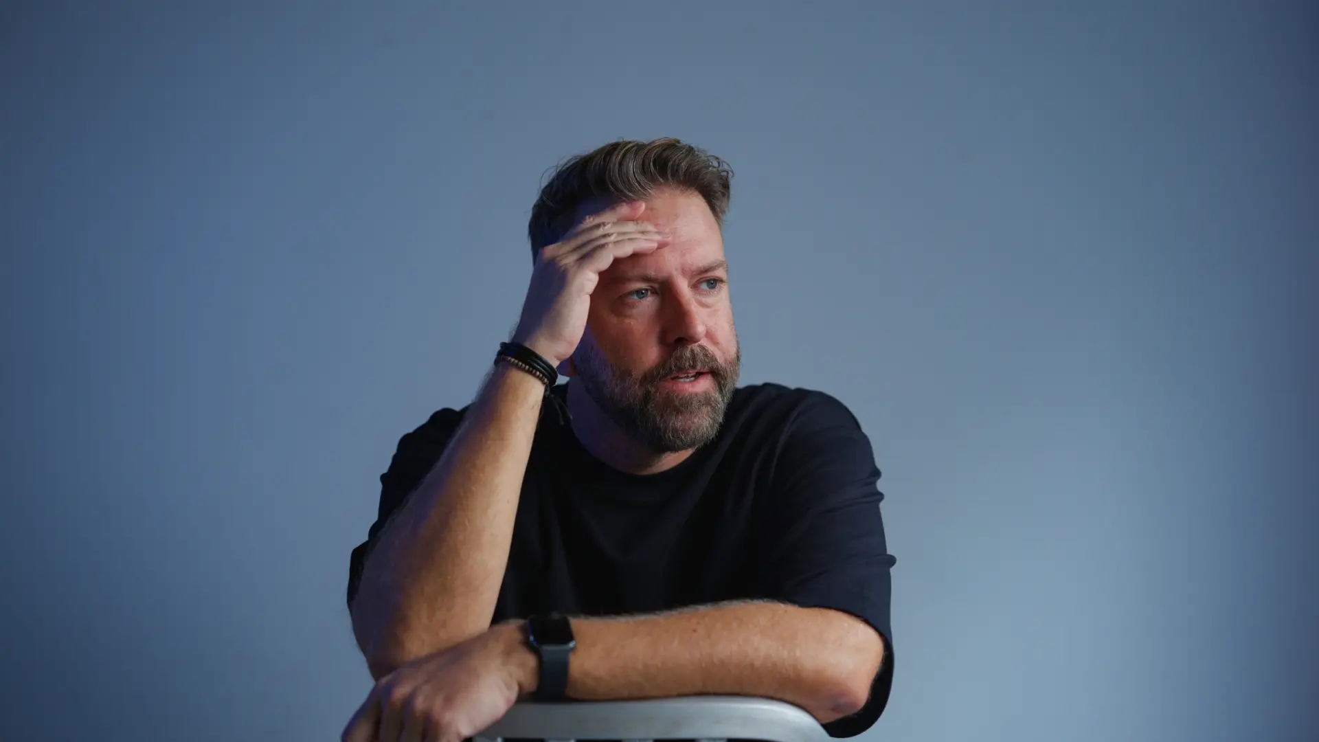 Według psychologii takie właśnie znaczenie ma dotykanie twarzy podczas myślenia.