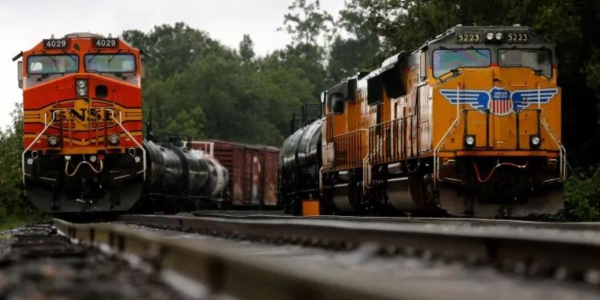 The government plans to invest 1.3 billion pesos during its six-year term for a passenger train plan.