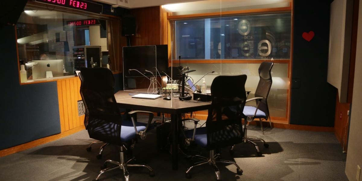 La banda de AM y la radio no comercial acotaron sus niveles de audiencia en el primer semestre de 2025