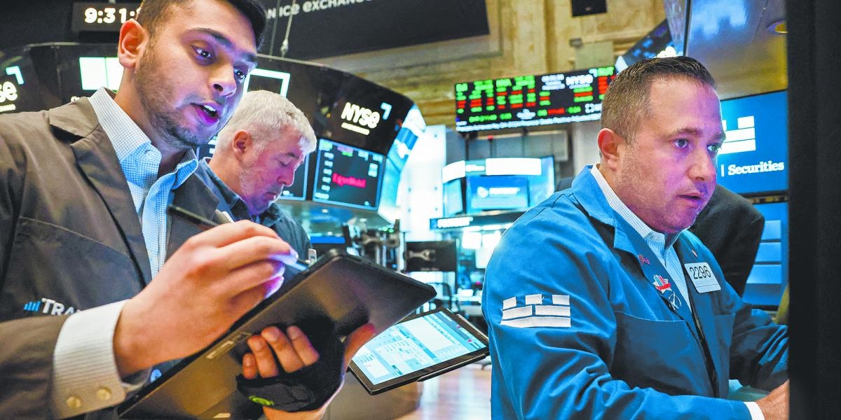 Wall Street spada, ponieważ inwestorzy obserwują inflację w USA.