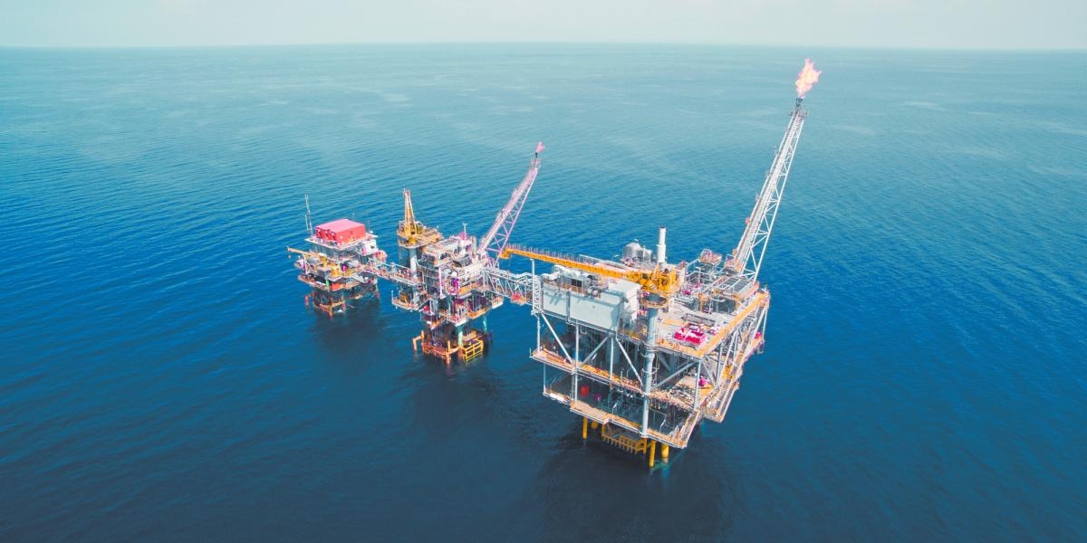 Oil closes at two-week highs on tariff cuts