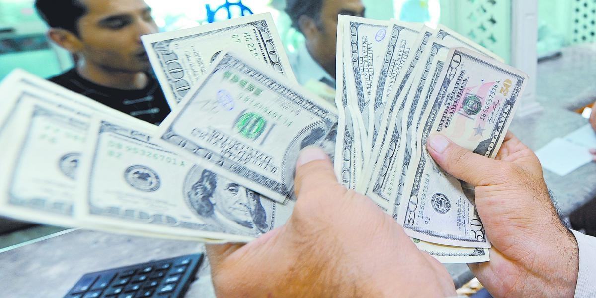 Podatek od przekazów pieniężnych przechodzi pierwszy przeciek w Kongresie USA