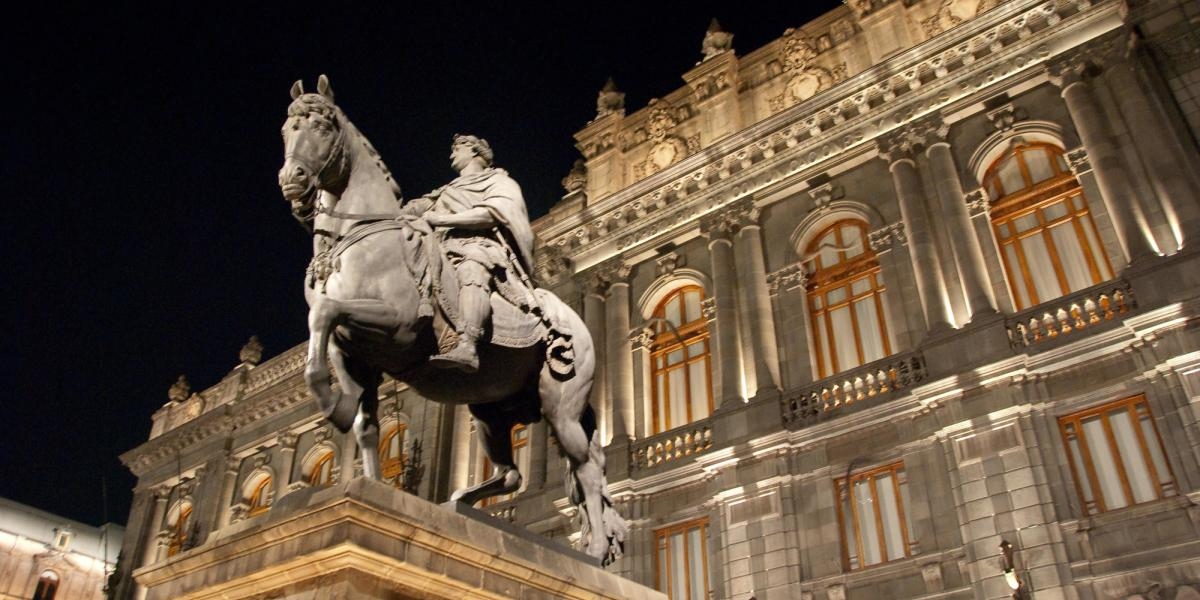 Le nombre moyen de personnel travaillant dans les musées augmente, tout comme le nombre de visiteurs.