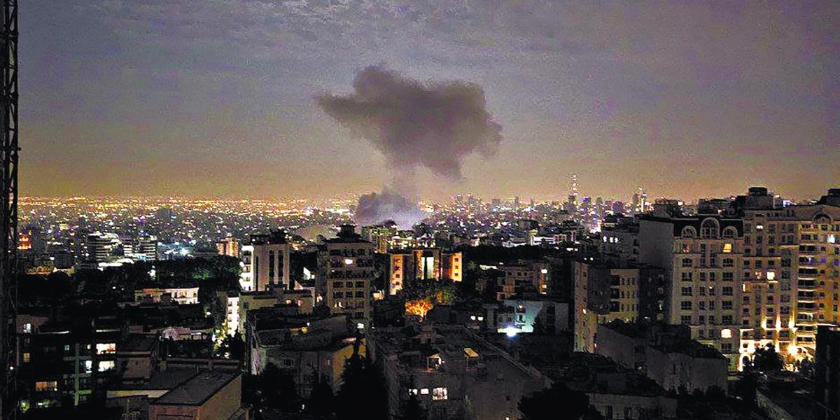 Israel startet einen Angriff auf den Iran und verhängt den Ausnahmezustand