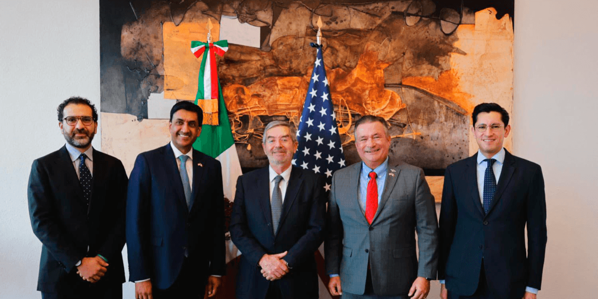 Amerikaanse wetgevers bespreken migratie en veiligheid met minister van Buitenlandse Zaken Juan Ramón de la Fuente.