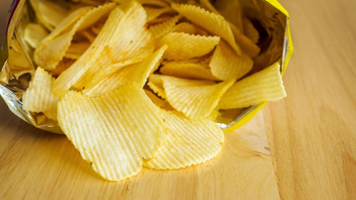 Snacking under scrutiny: Is it bad to eat between meals?