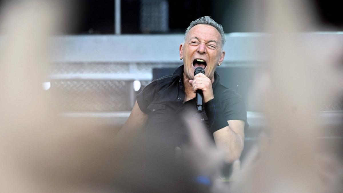 Taylor Swift and Bruce Springsteen receive support from the American Federation of Musicians after Trump's insults.