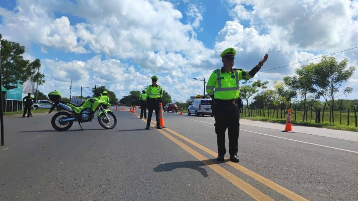 What you should not do to get fined for disrespecting the yellow and white lines on the roads