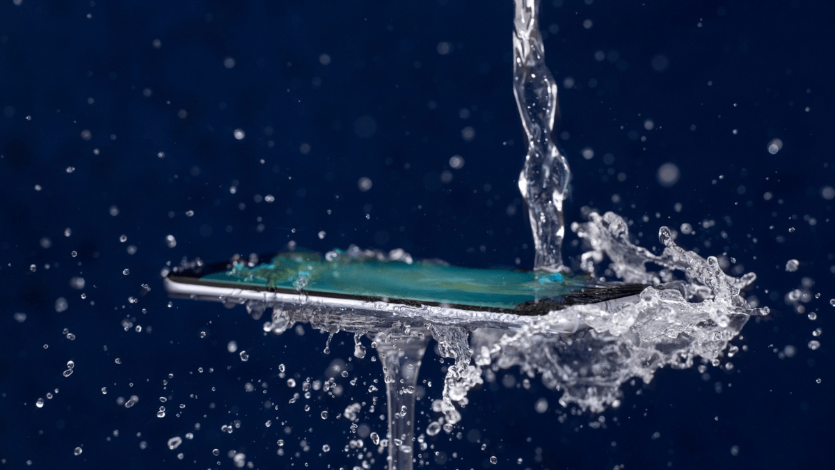 Estos son los celulares más resistentes al agua que han salido al mercado en el 2025