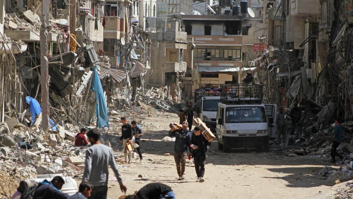 32 palestinesi morti e altri 80 feriti in un attacco dell'esercito israeliano; le vittime attendono la distribuzione degli aiuti a Rafah