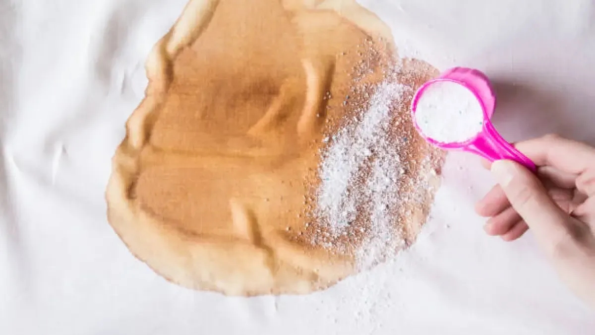 Wie entfernt man effektiv Flecken aus dem Teppich? Tipps, die Sie beachten sollten