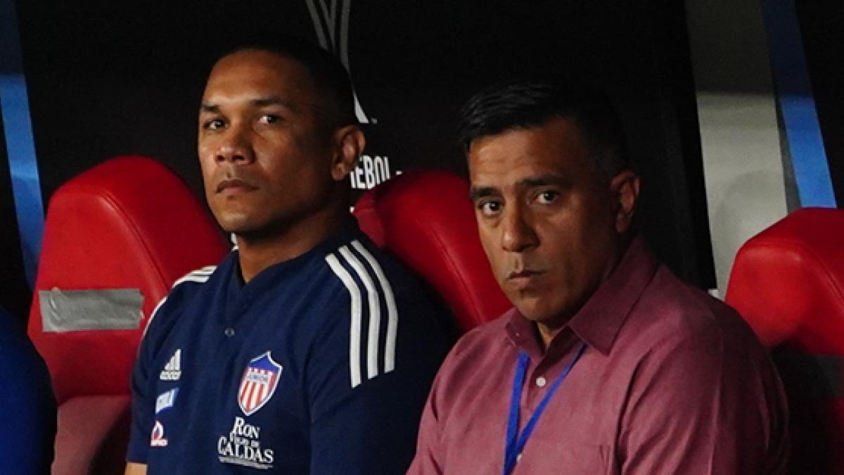 César Farías, coach van Junior de Barranquilla, haalde uit naar zijn critici en onthulde zijn statistieken.