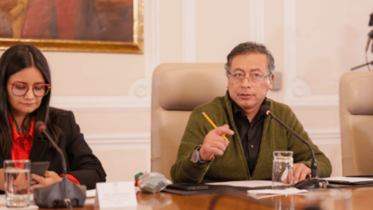 Kabine: Başkan Petro, Liberallerin işçi reformuyla ilgili acil bir mesaj talep etti.