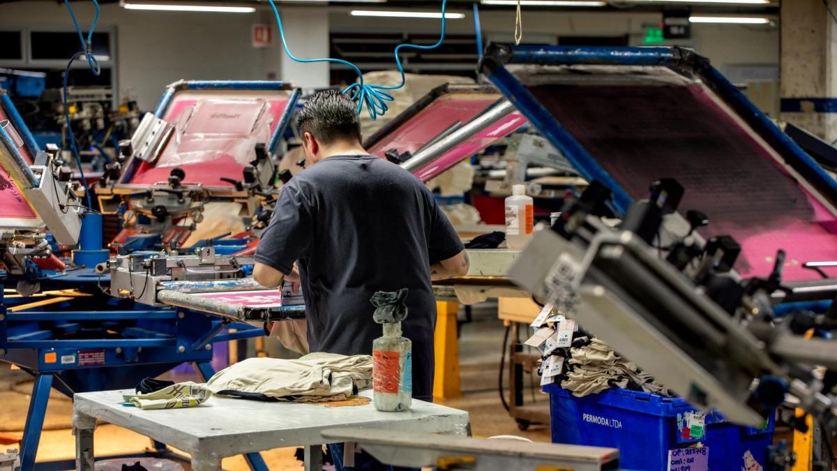 Wie stark würden die Löhne steigen und welche Sektoren würden nach Angaben der Regierung am meisten von der Arbeitsmarktreform profitieren?