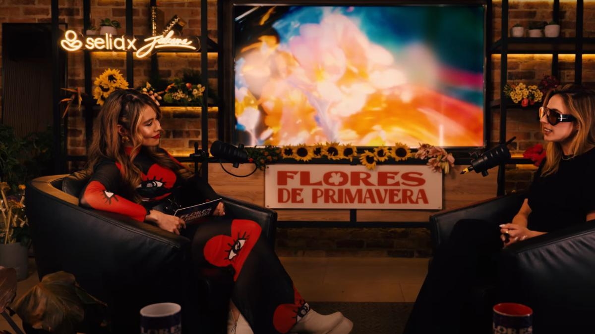 Singer Juliana launches the podcast 'Flores de Primavera' to talk about mental health.