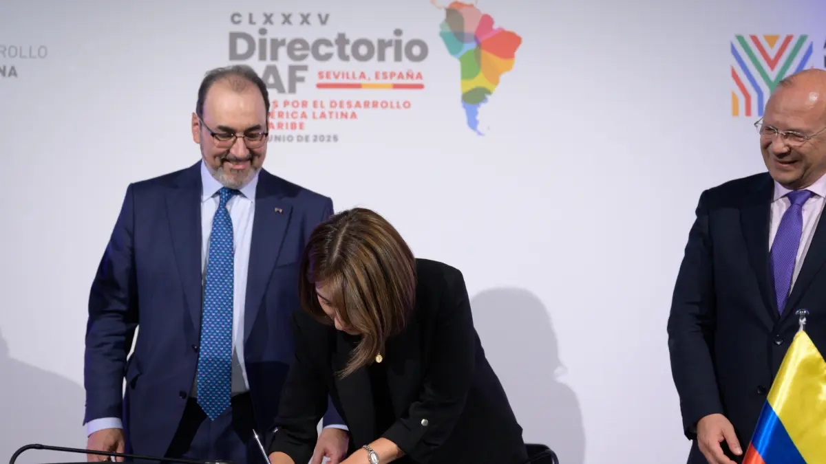CAF aprobó US$ 700 millones para el desarrollo sostenible, la salud mental y la conectividad aérea en Colombia