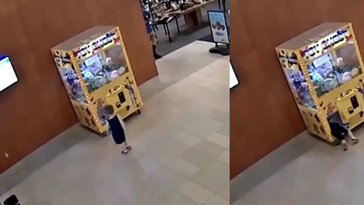 Video | Un bambino è rimasto intrappolato in un distributore automatico di animali di peluche e le autorità hanno dovuto avviare un'operazione per liberarlo.