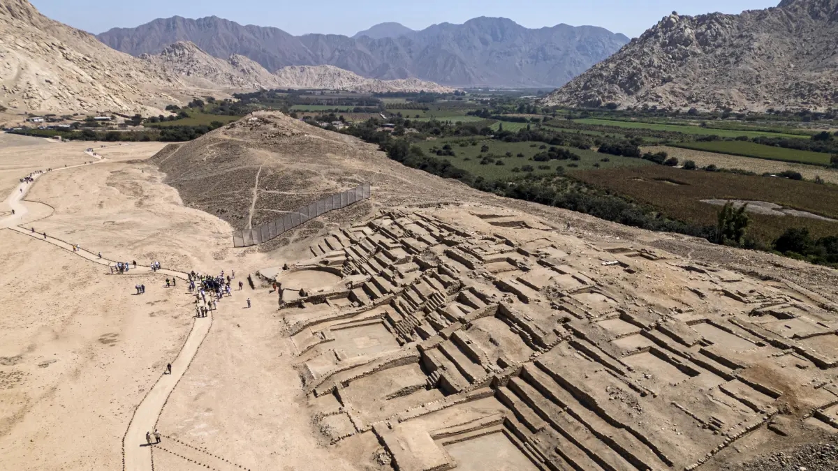 Peru'daki 3 bin 800 yıllık Peñico kalesi artık turistlere açık.