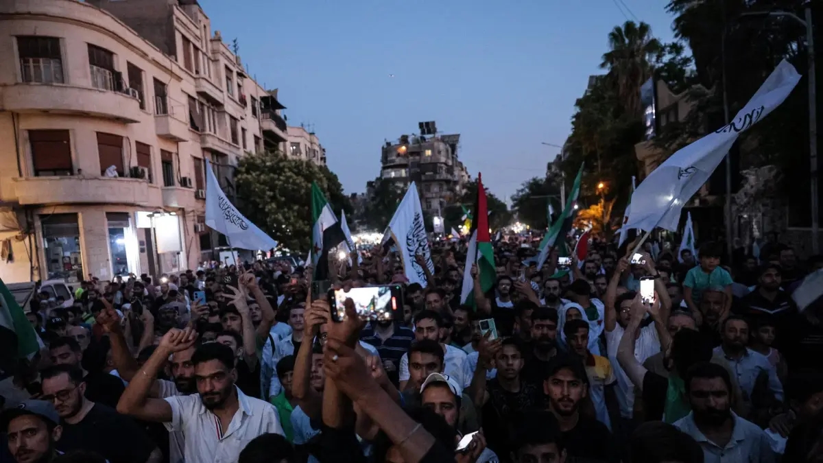 Tensões no Oriente Médio: Os Estados Unidos anunciam um acordo para encerrar o conflito entre Israel e a Síria.