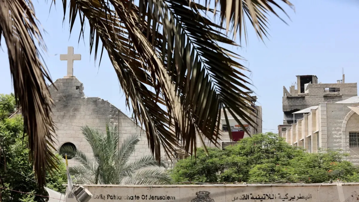 Le pape Léon XIV s'est dit "profondément attristé" par l'attaque contre la seule église catholique de Gaza, où le père Gabriel Romanelli a été blessé.