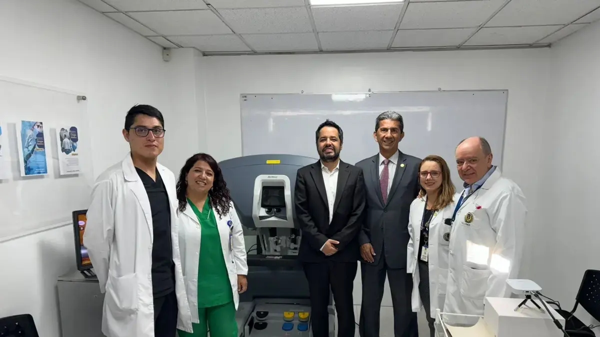 La FUCS lancia in Colombia un programma di formazione pionieristico in chirurgia robotica con tecnologia Da Vinci.