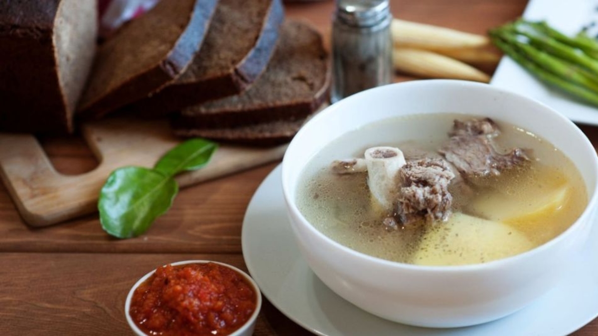 Lamsbouillon met collageen: een recept voor een stevige, gezonde huid zonder crèmes
