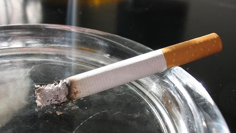"Una de las herramientas más eficaces": la OMS propone gravar el tabaco, el alcohol y el azúcar "al menos un 50% para 2035"