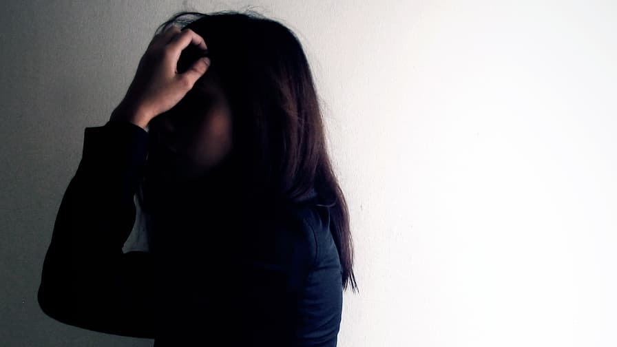 Il tasso di suicidio è raddoppiato in sette anni: le giovani donne soffrono di crescente disagio