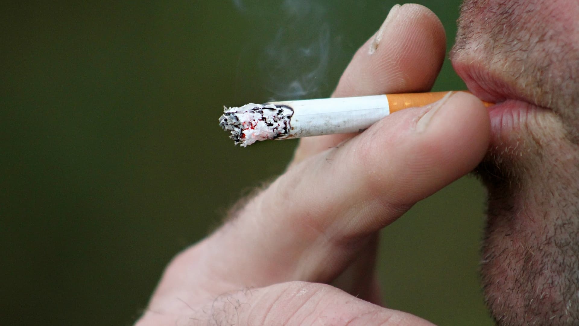 Beaches, parks, school grounds... smoking banned from July 1st, announces the Minister of Health