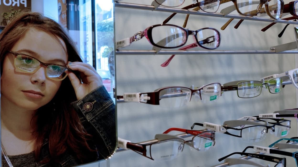 Por qué podrían desaparecer los anuncios de gafas y audífonos