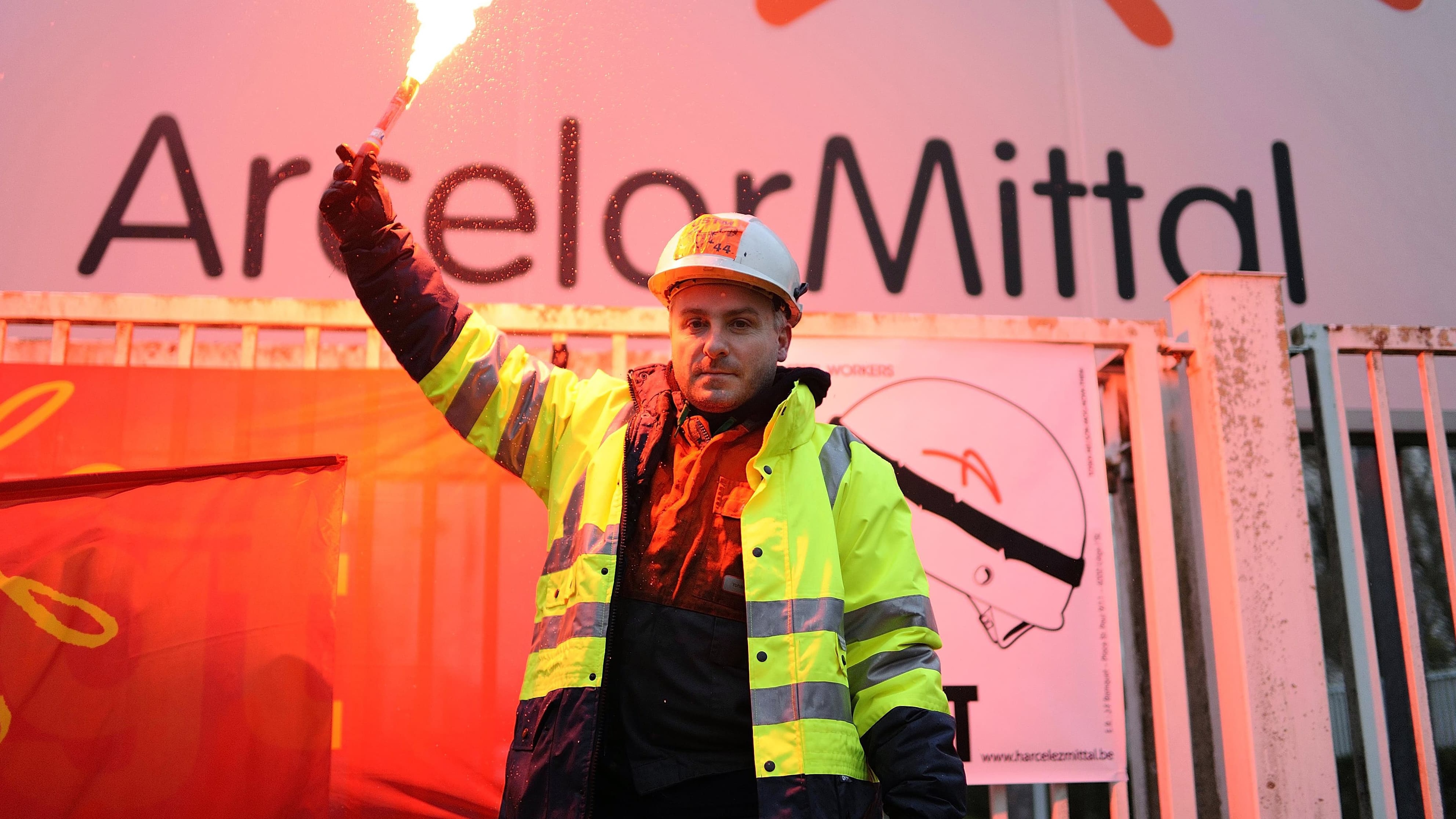 ArcelorMittal redit son "intention" d'investir 1,2 milliard d'euros à Dunkerque, mais maintient son plan social