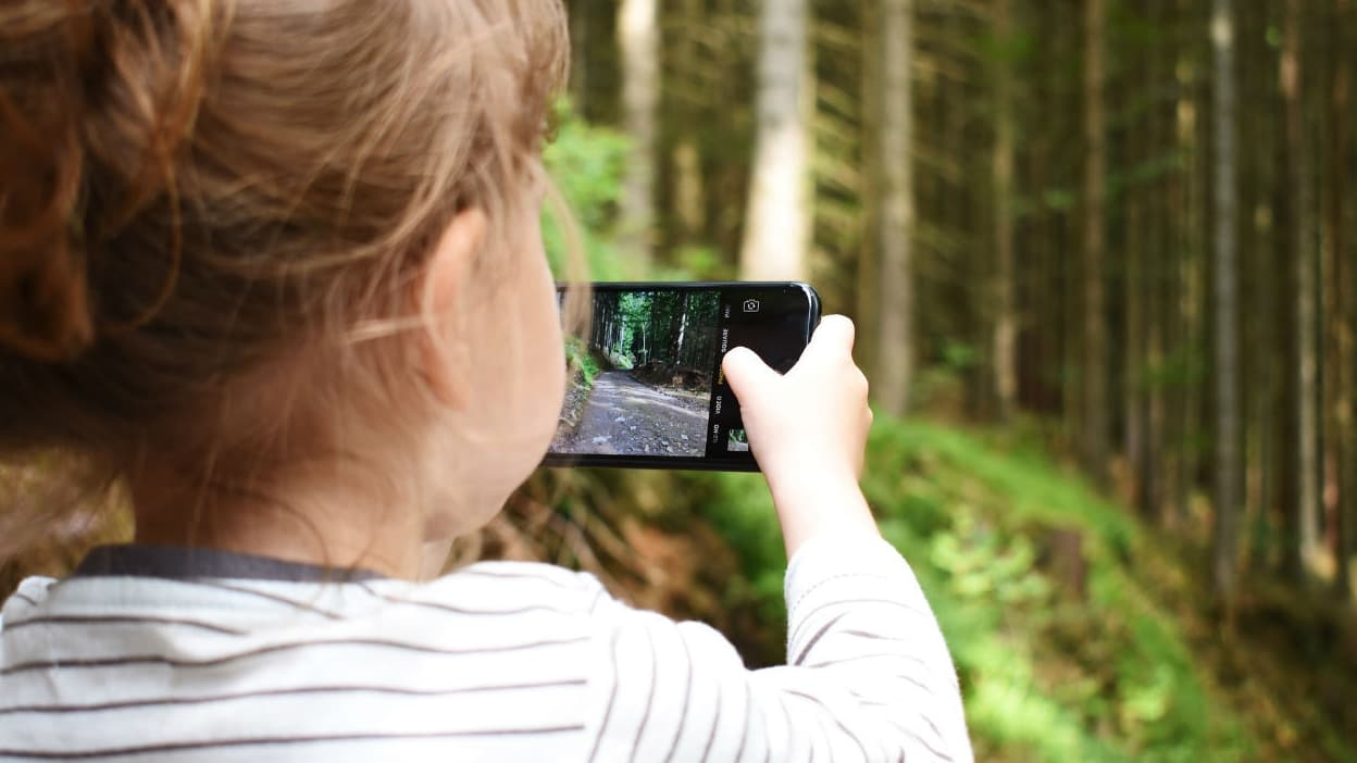 "Une belle avancée": la France va (enfin) tester une application pour vérifier l'âge des internautes