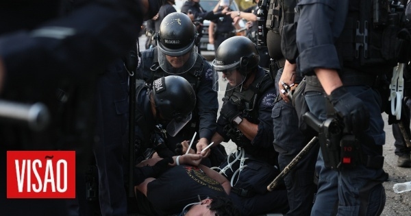Braço-de-ferro (milionário) em Los Angeles