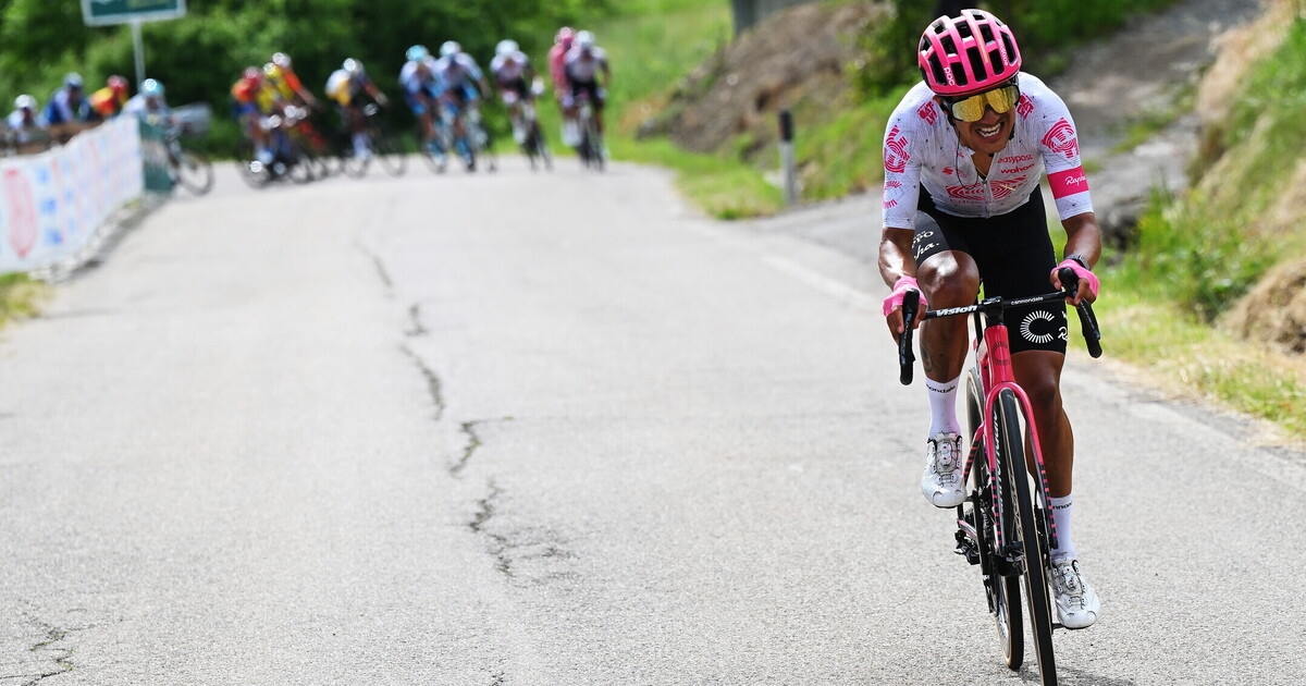 Giro d'Italia. In Castelnovo ne' Monti Richard Carapaz won in his own way