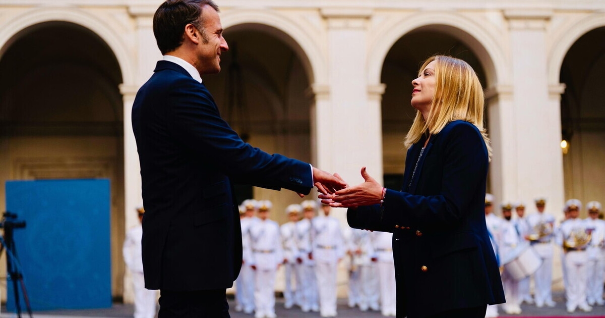 Meloni-Macron, tres horas sin testigos: el objetivo es mantener unida a Europa en el G7